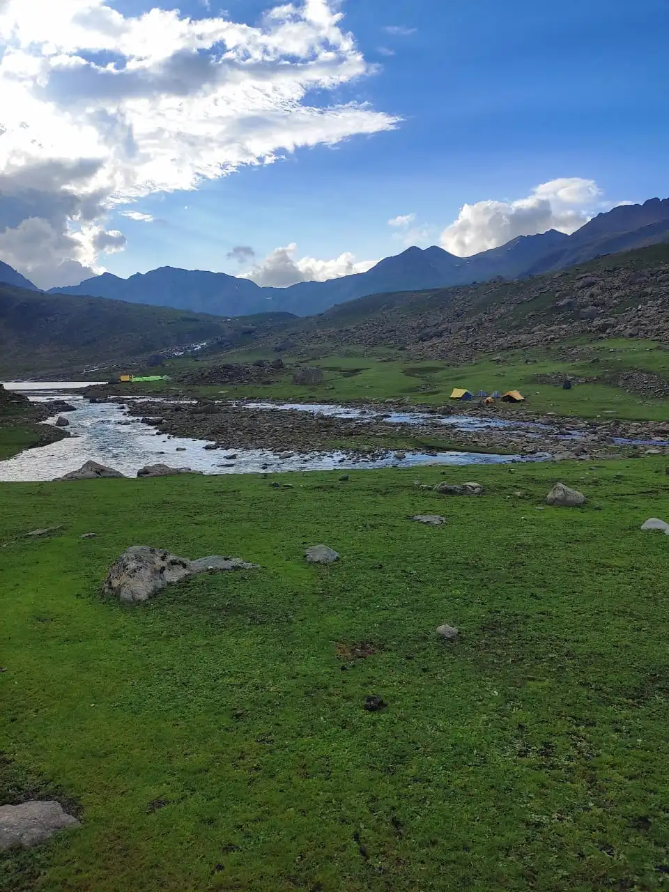 Kashmir Great Lake Trek - 72km Trekking Adventure | Moxtain