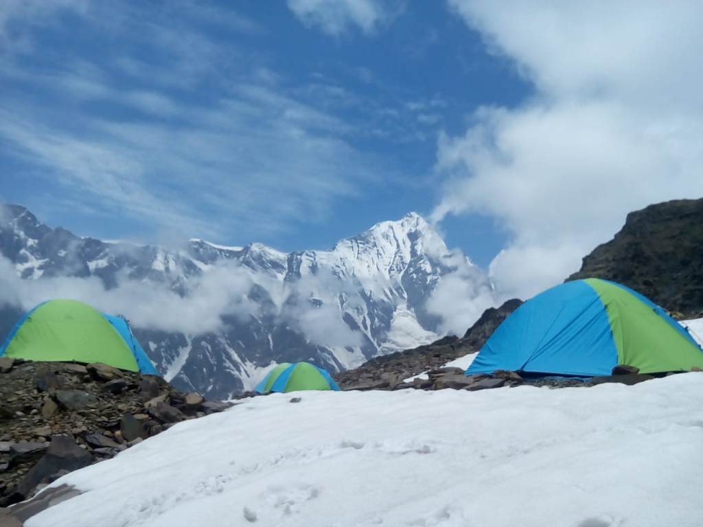 beas kund trek campsite