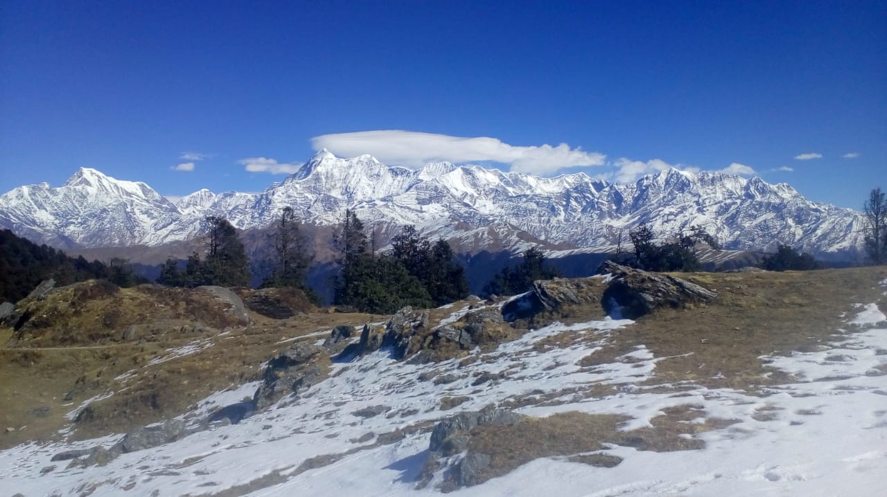 himalayan massif from brahmatal top