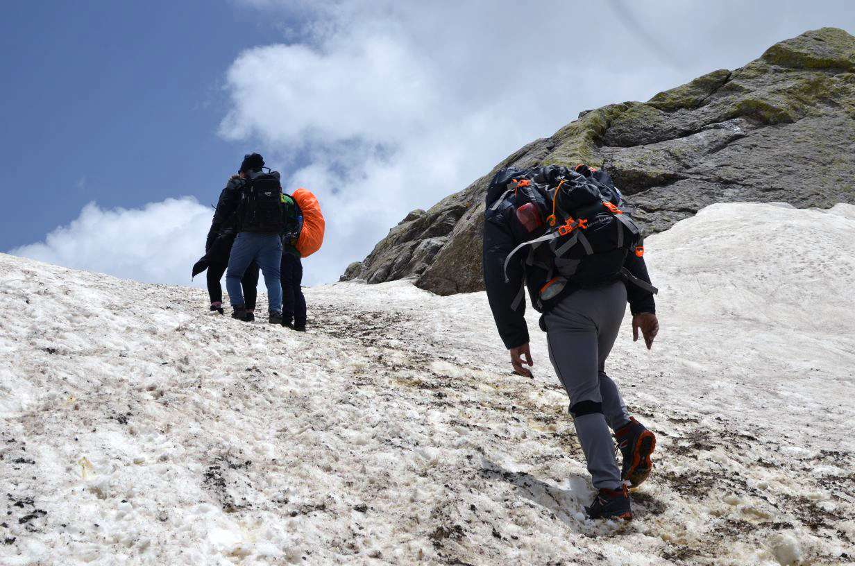 hampta pass crossing