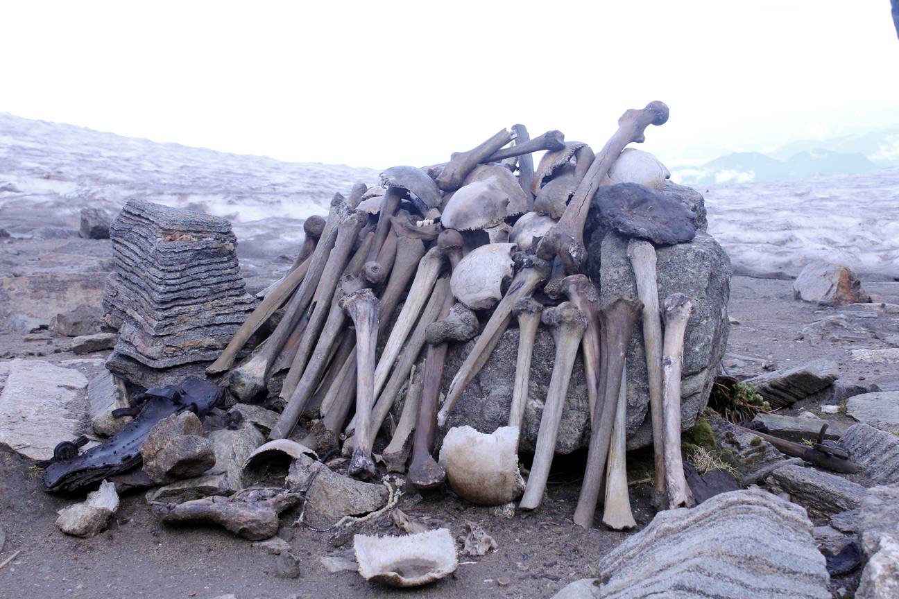 skeleton near roopkund lake