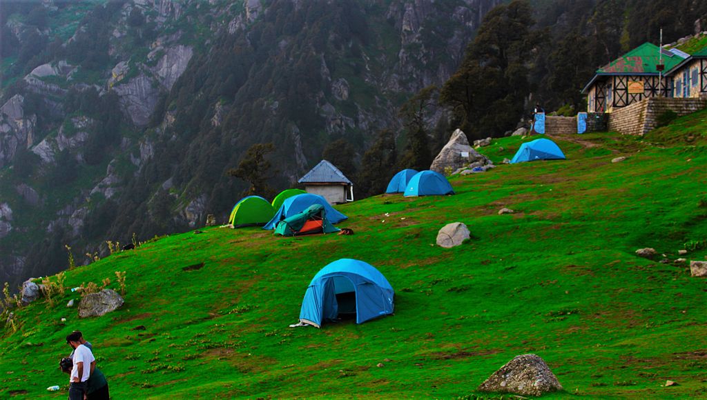 triund trek campsite