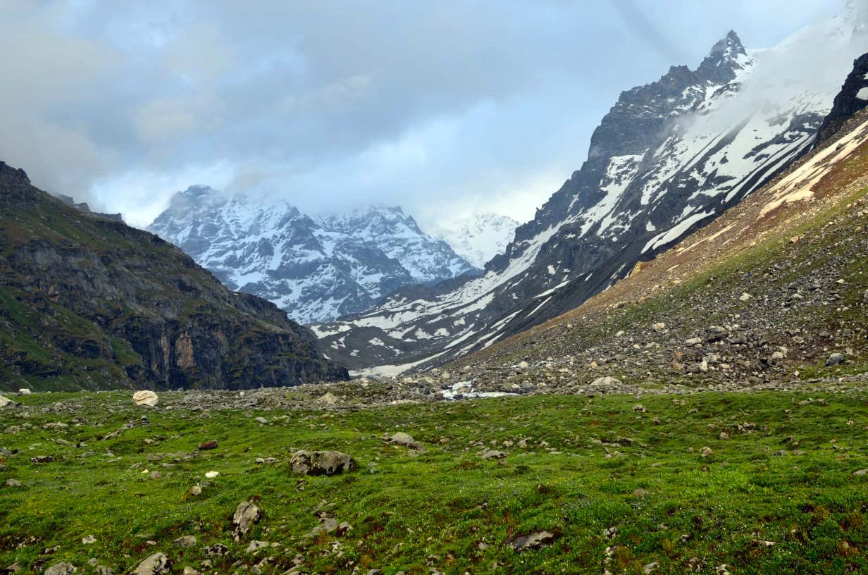 hampta valley in winter